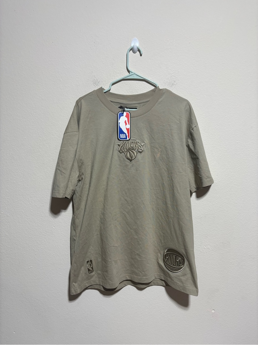 NBA Men's Short Sleeve New York Knicks T-Shirt in Olive
